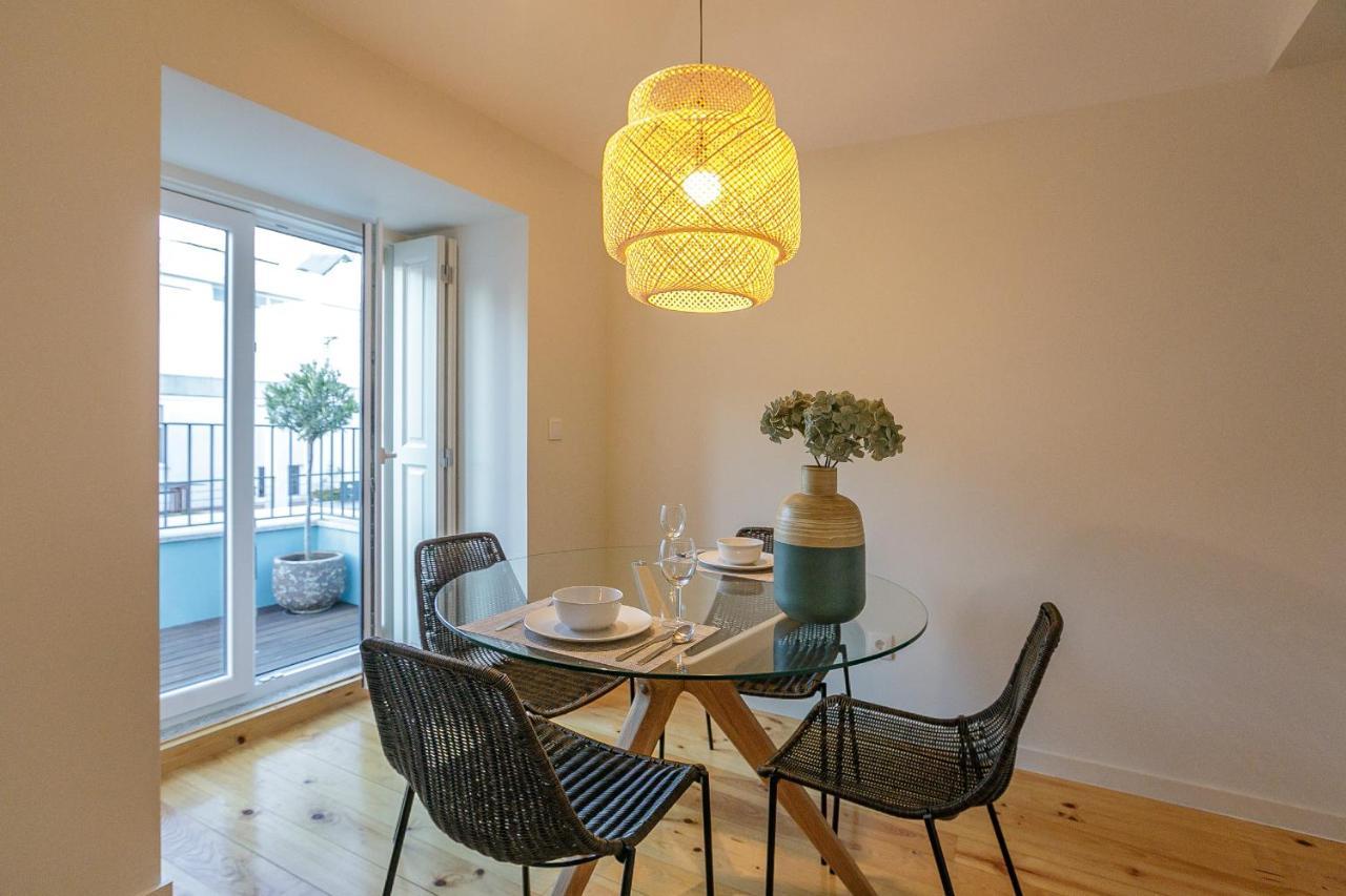 Lovelystay - Downtown Studio With Pool, Ac And Balcony ポルト エクステリア 写真