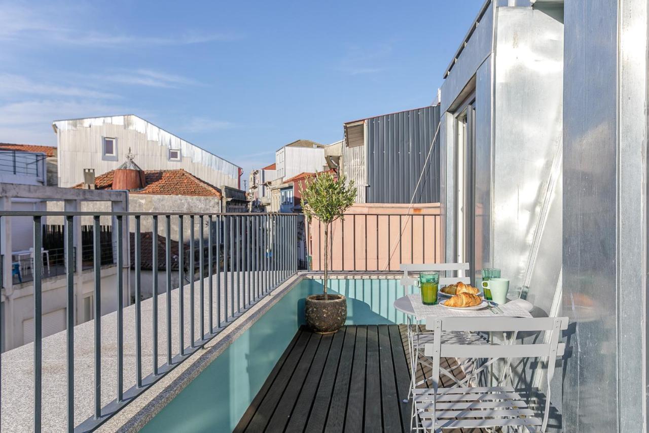 Lovelystay - Downtown Studio With Pool, Ac And Balcony ポルト エクステリア 写真