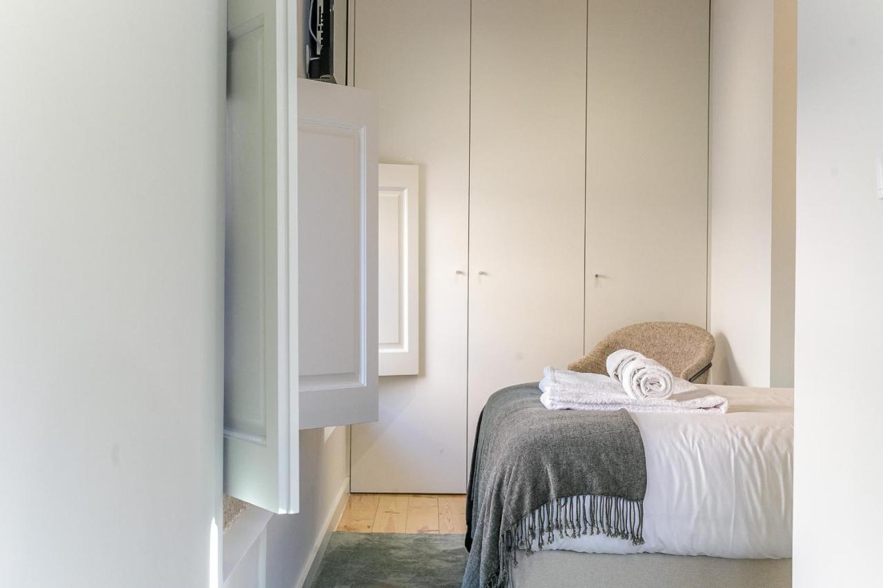 Lovelystay - Downtown Studio With Pool, Ac And Balcony ポルト エクステリア 写真