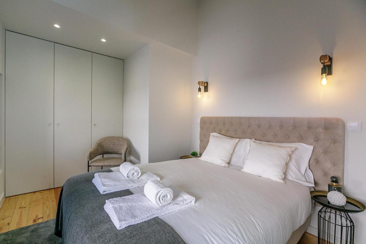 Lovelystay - Downtown Studio With Pool, Ac And Balcony ポルト エクステリア 写真