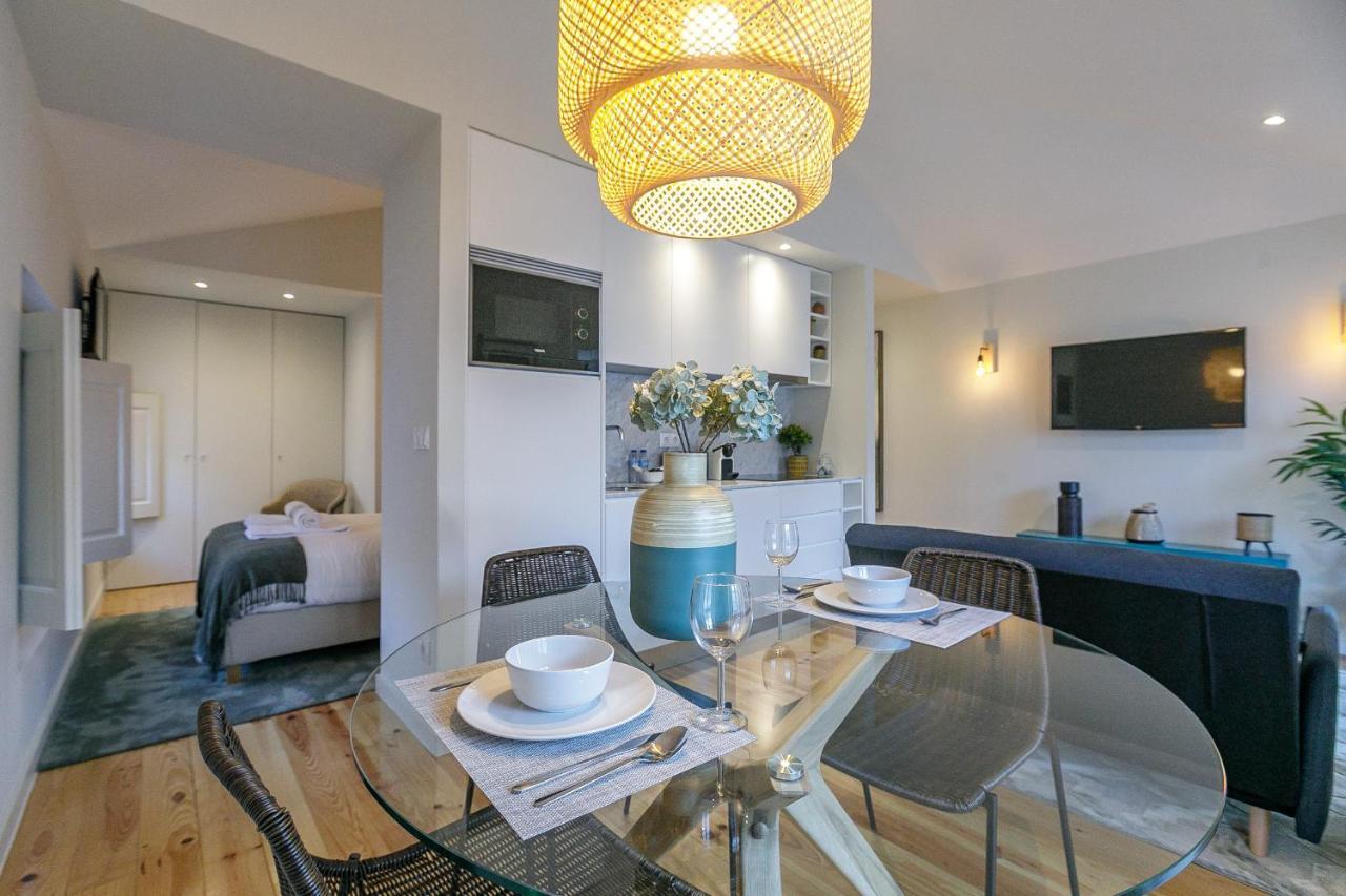 Lovelystay - Downtown Studio With Pool, Ac And Balcony ポルト エクステリア 写真