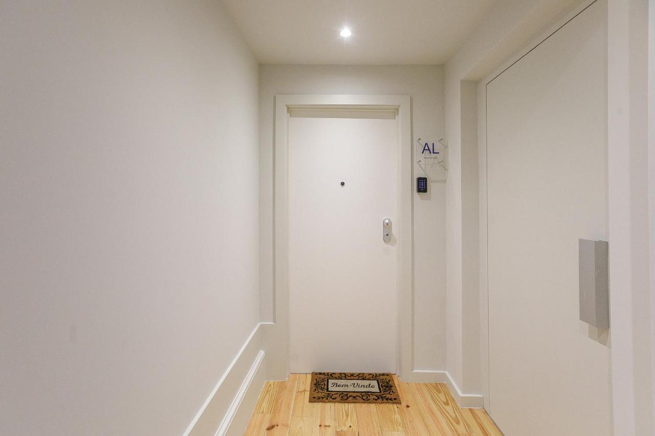 Lovelystay - Downtown Studio With Pool, Ac And Balcony ポルト エクステリア 写真