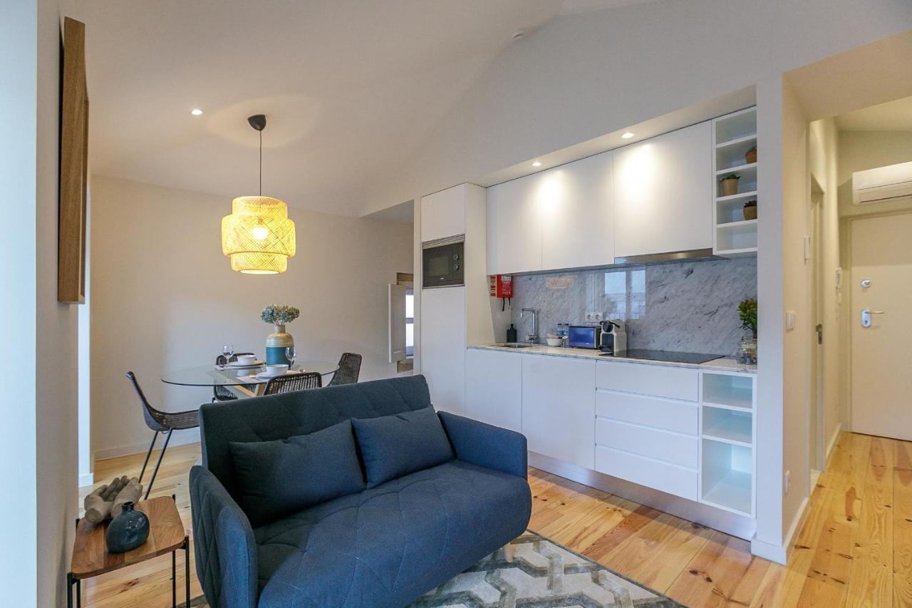 Lovelystay - Downtown Studio With Pool, Ac And Balcony ポルト エクステリア 写真