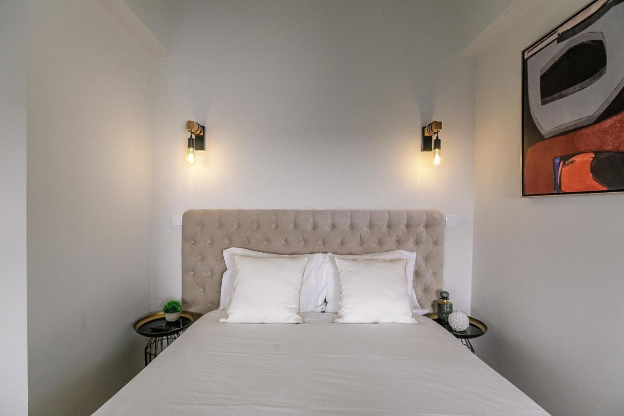 Lovelystay - Downtown Studio With Pool, Ac And Balcony ポルト エクステリア 写真
